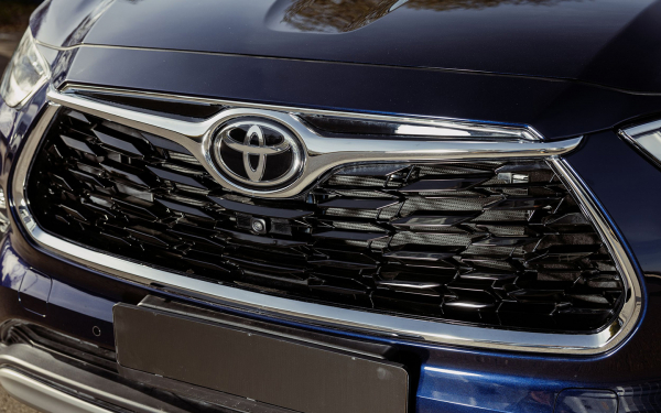 
            Последний настоящий. Тест-драйв Toyota Highlander четвертого поколения
        