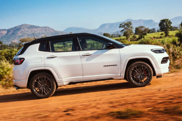 Jeep Compass предыдущего поколения остается в строю: модернизация в Бразилии