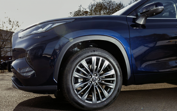 
            Последний настоящий. Тест-драйв Toyota Highlander четвертого поколения
        