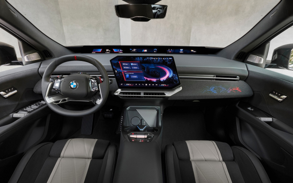 
            BMW представила самый мощный iX3 с агрессивным дизайном
        