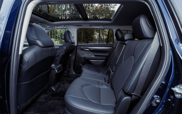 
            Последний настоящий. Тест-драйв Toyota Highlander четвертого поколения
        