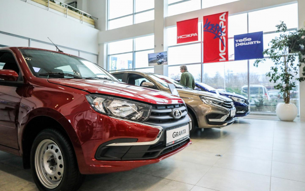 
            Продажи российских автомобилей выросли на четверть. Данные Минпромторга
        