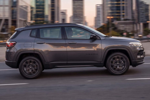 Jeep Compass предыдущего поколения остается в строю: модернизация в Бразилии