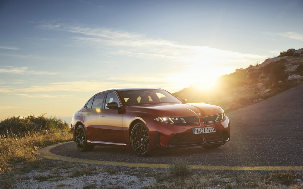 
            Новая BMW 3 против Mercedes C-Class и Audi A5. Сравнение, мнения и цены
        