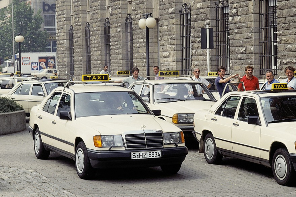 Мир без маркетологов: как создали Mercedes-Benz W123 и почему из-за него бастовали таксисты