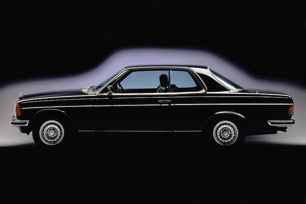 Мир без маркетологов: как создали Mercedes-Benz W123 и почему из-за него бастовали таксисты