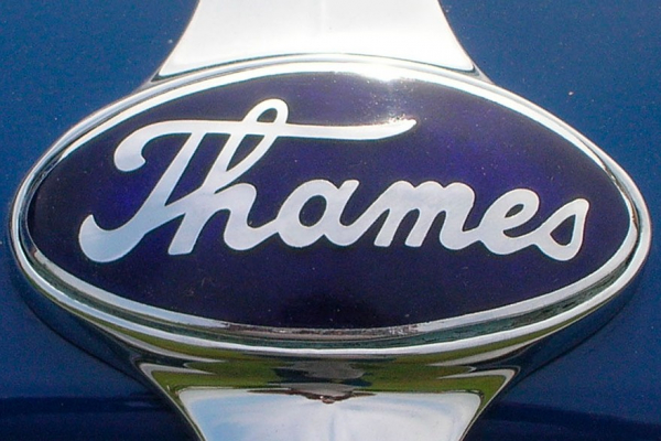 Течёт река Темза: тяжёлый путь Thames от выпуска кораблей и автомобилей до пошива одежды