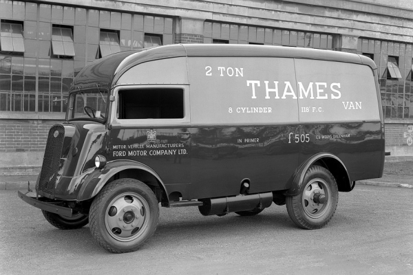 Течёт река Темза: тяжёлый путь Thames от выпуска кораблей и автомобилей до пошива одежды