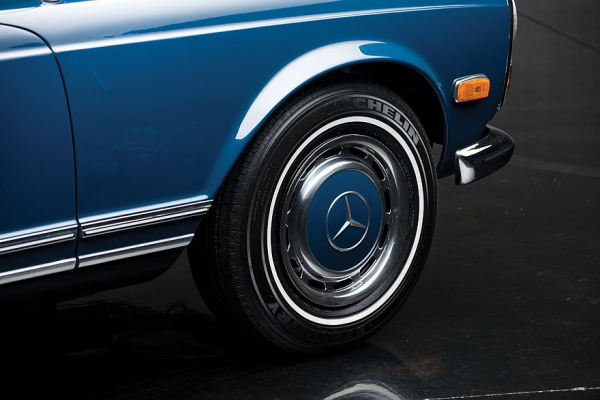 От Леннона до Траволты: как появился Mercedes-Benz SL W113 и почему он стал культовым