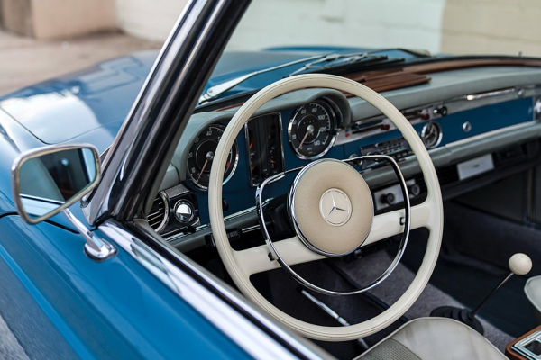 От Леннона до Траволты: как появился Mercedes-Benz SL W113 и почему он стал культовым