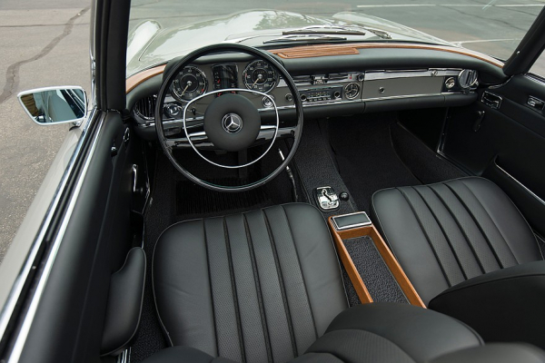От Леннона до Траволты: как появился Mercedes-Benz SL W113 и почему он стал культовым